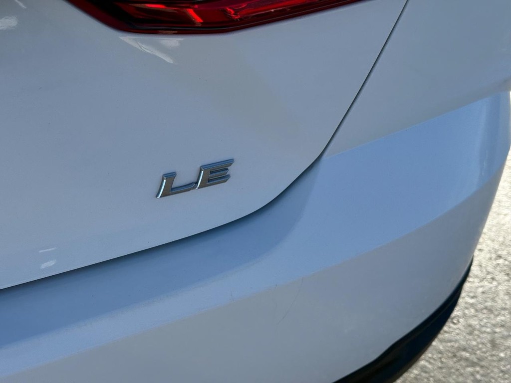 Toyota Camry Vehicle Image 6