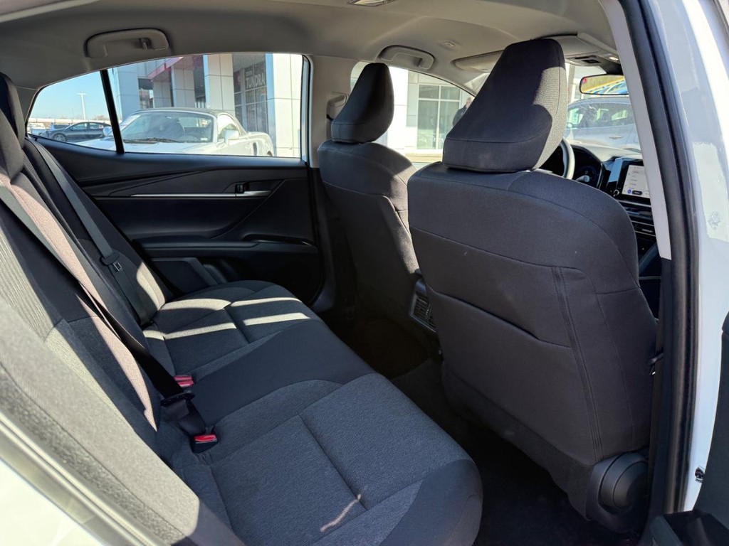 Toyota Camry Vehicle Image 11