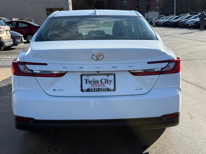 Toyota Camry Vehicle Image 5