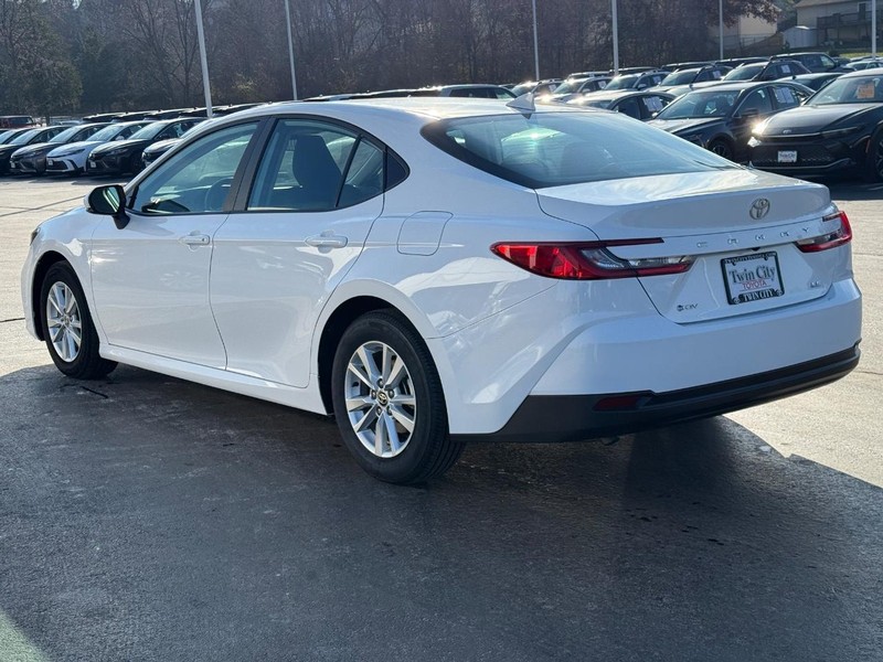 Toyota Camry Vehicle Image 7