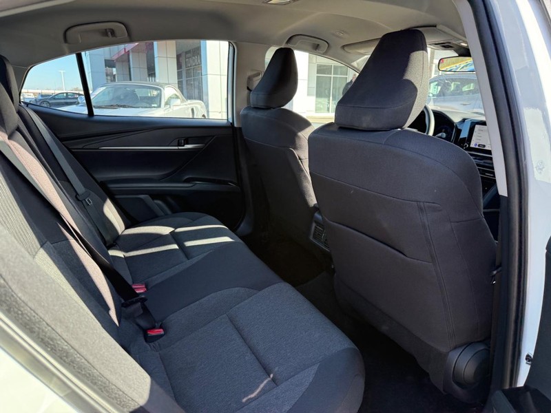 Toyota Camry Vehicle Image 11