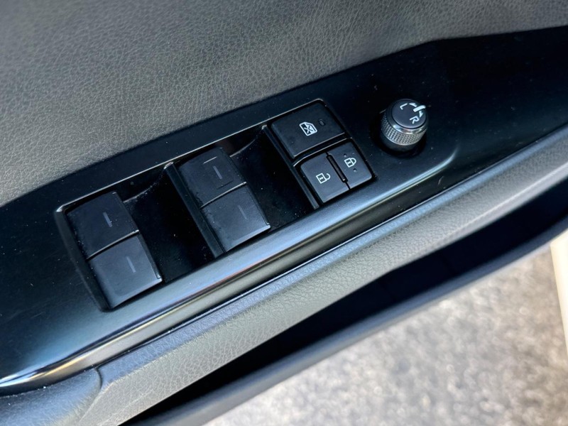 Toyota Camry Vehicle Image 15