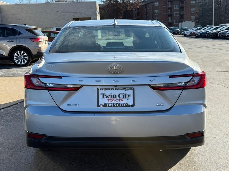 Toyota Camry Vehicle Image 5