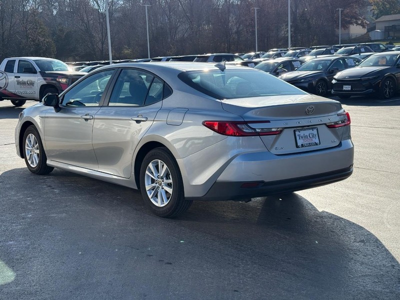 Toyota Camry Vehicle Image 7