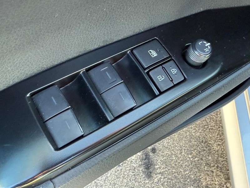 Toyota Camry Vehicle Image 15