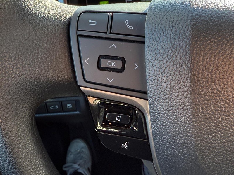 Toyota Camry Vehicle Image 17