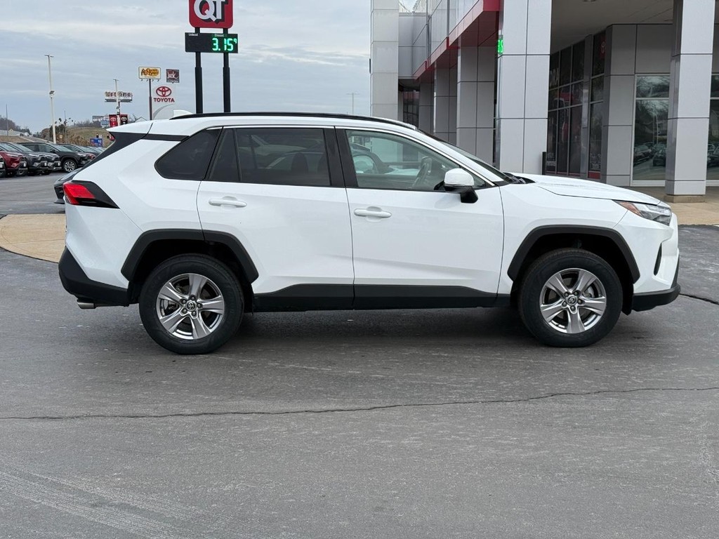 Toyota RAV4 Vehicle Image 2