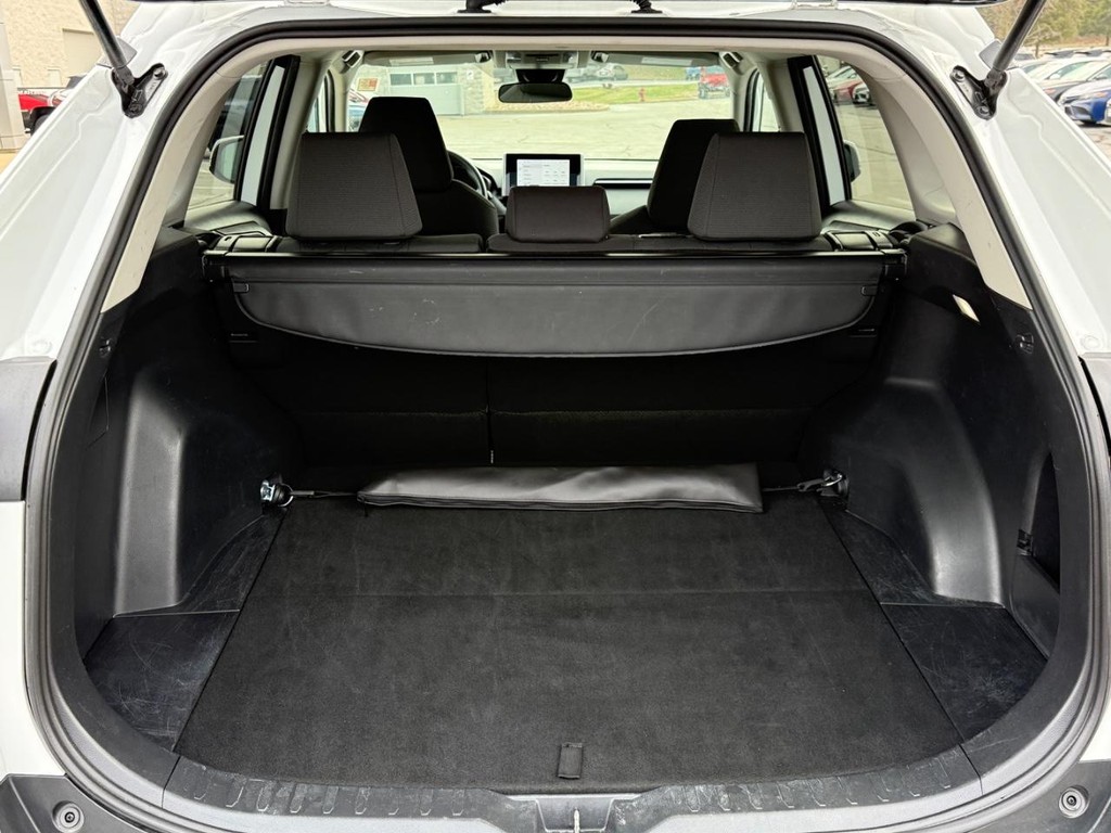 Toyota RAV4 Vehicle Image 4