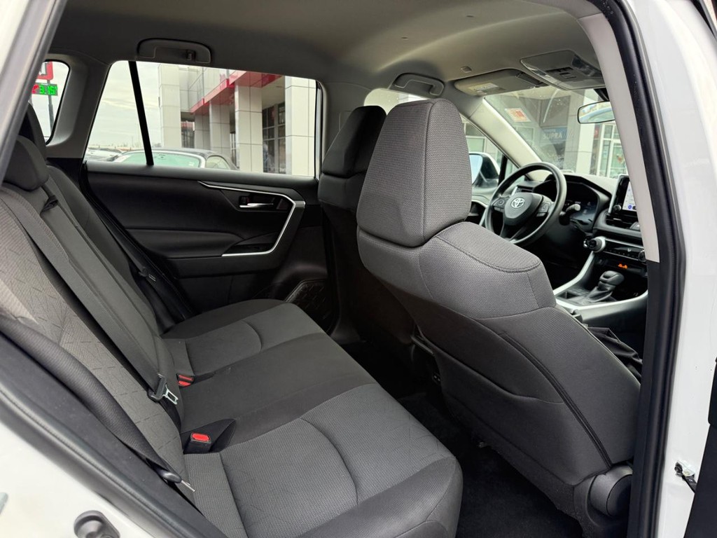 Toyota RAV4 Vehicle Image 11