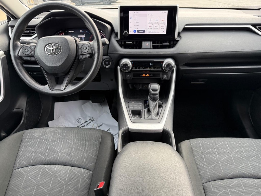 Toyota RAV4 Vehicle Image 12