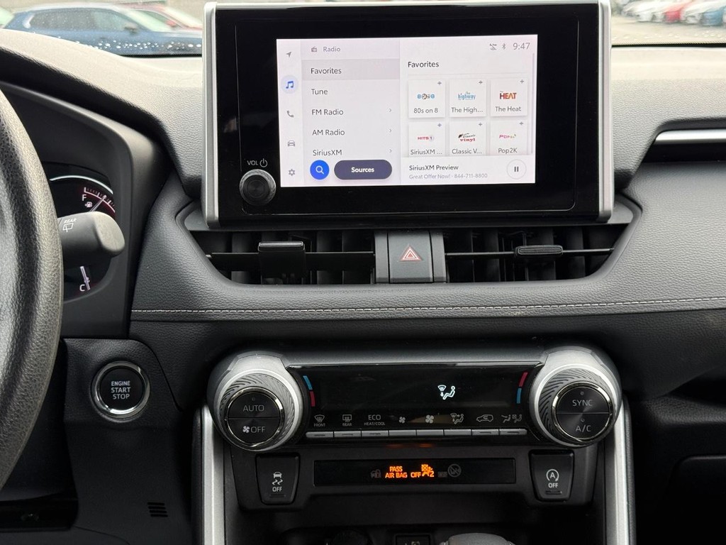 Toyota RAV4 Vehicle Image 14