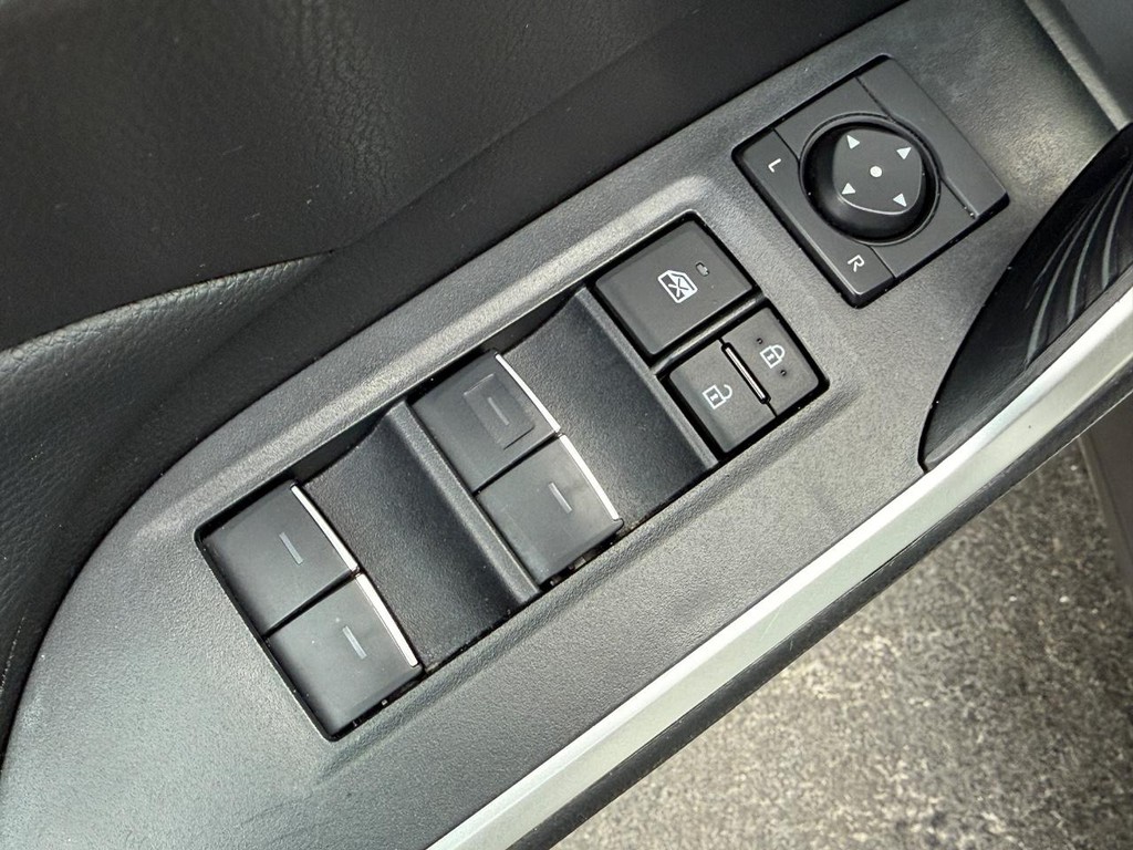 Toyota RAV4 Vehicle Image 15