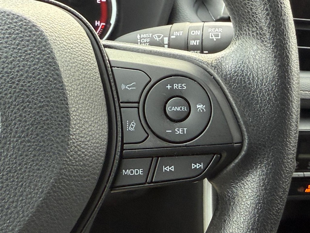 Toyota RAV4 Vehicle Image 18