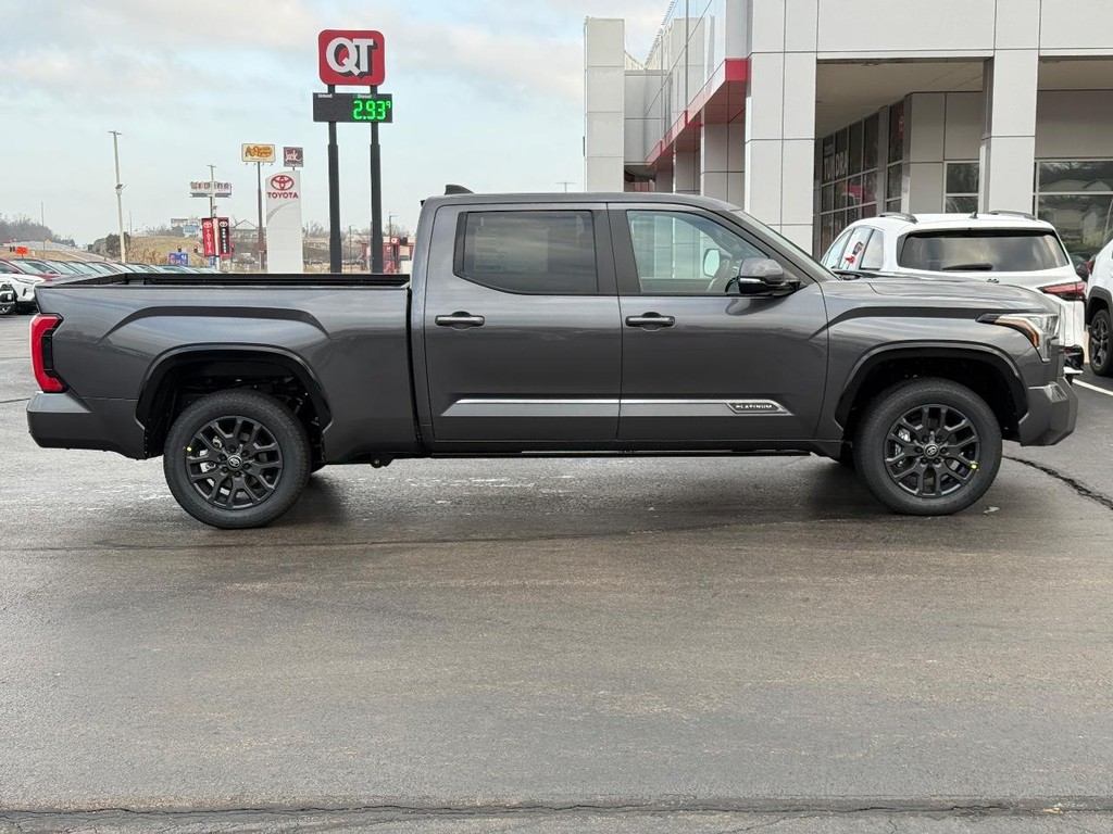Toyota Tundra 4WD Vehicle Image 2