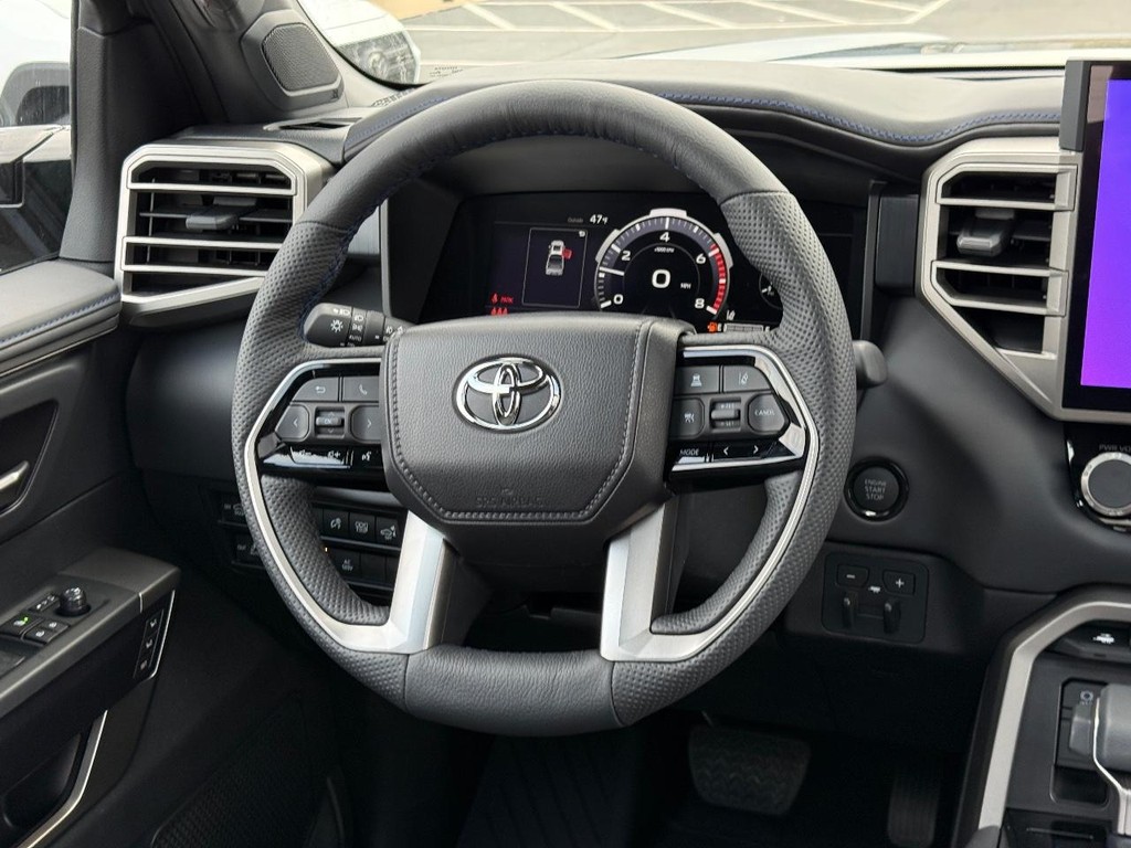 Toyota Tundra 4WD Vehicle Image 8