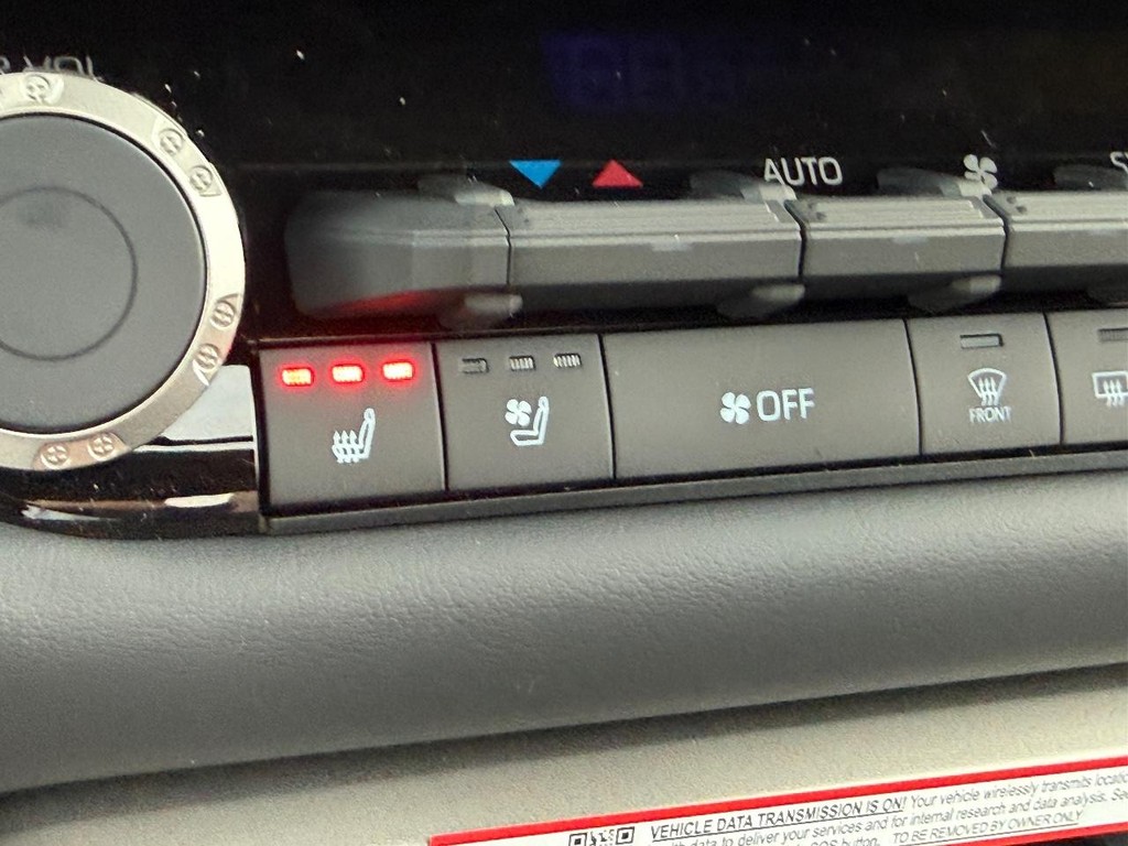 Toyota Tundra 4WD Vehicle Image 17