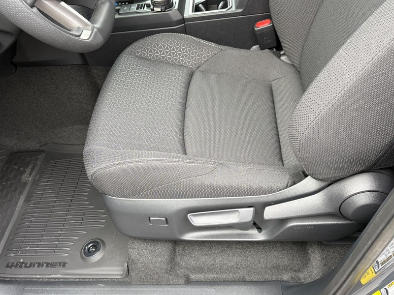 Toyota 4Runner Vehicle Image 11