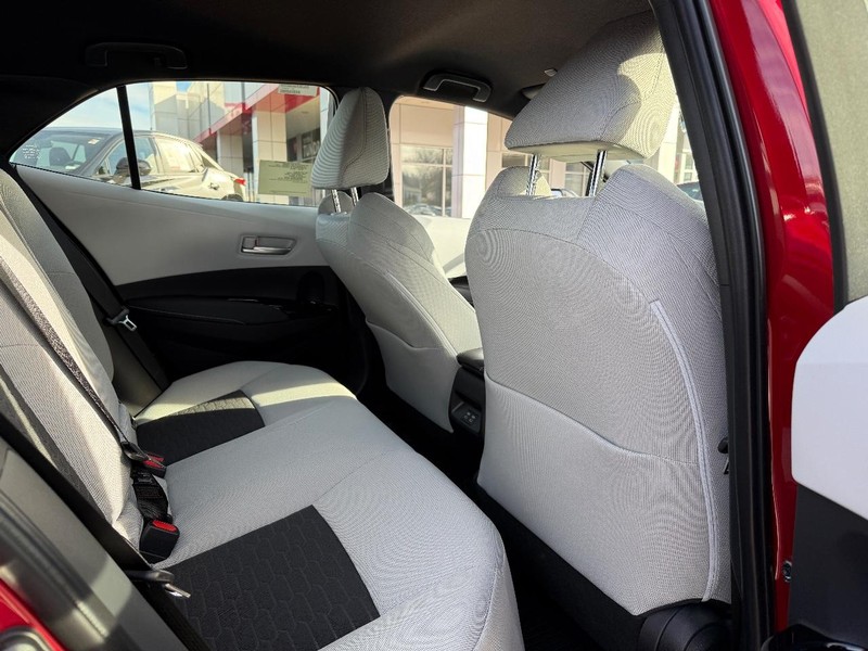 Toyota Corolla Hatchback Vehicle Image 6