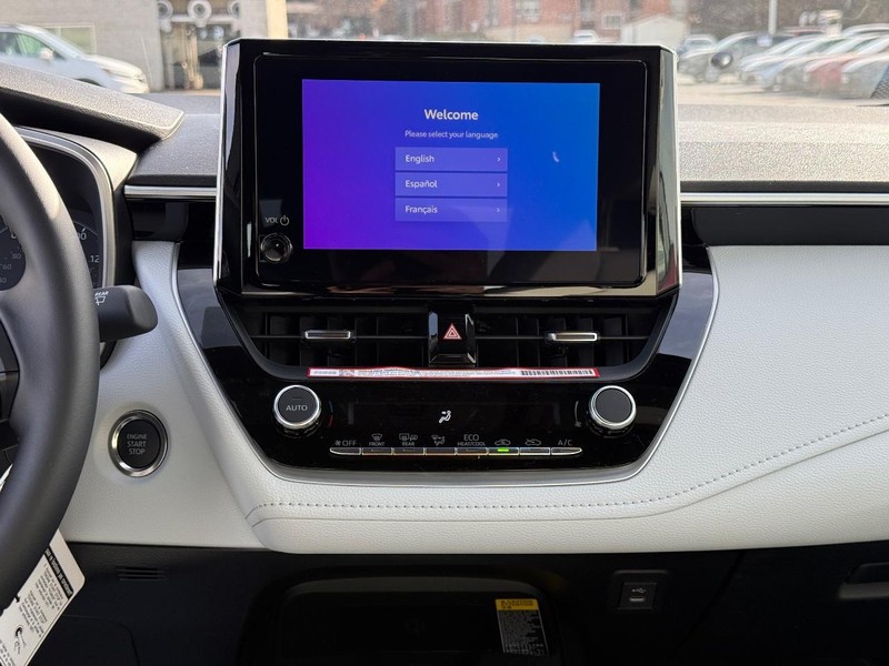 Toyota Corolla Hatchback Vehicle Image 9