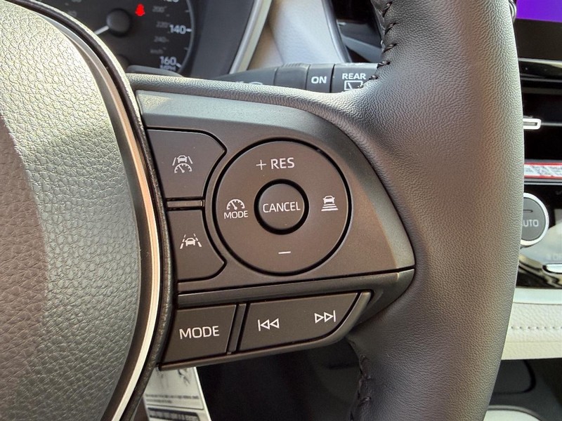 Toyota Corolla Hatchback Vehicle Image 13