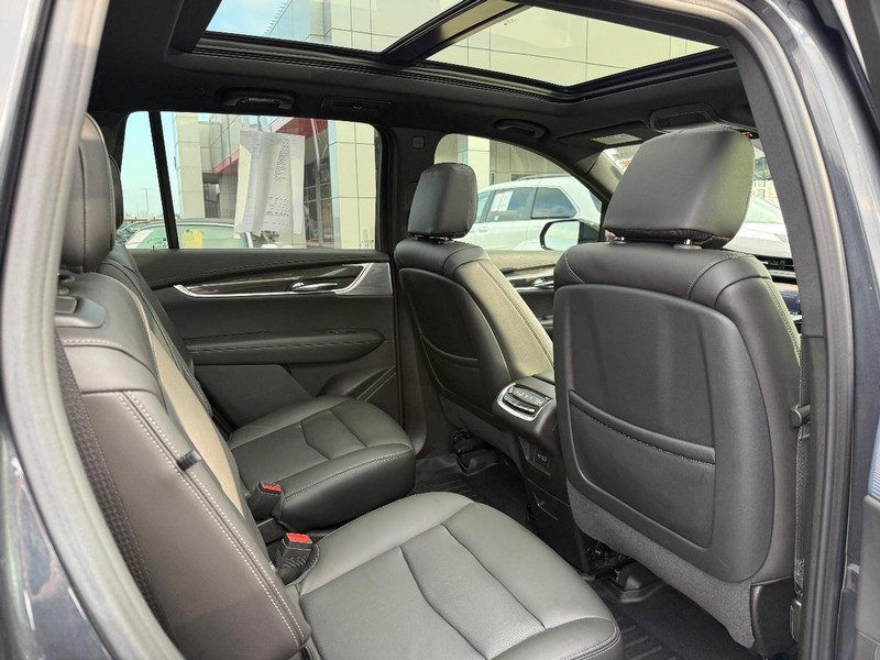 Cadillac XT6 Vehicle Full-screen Gallery Image 11