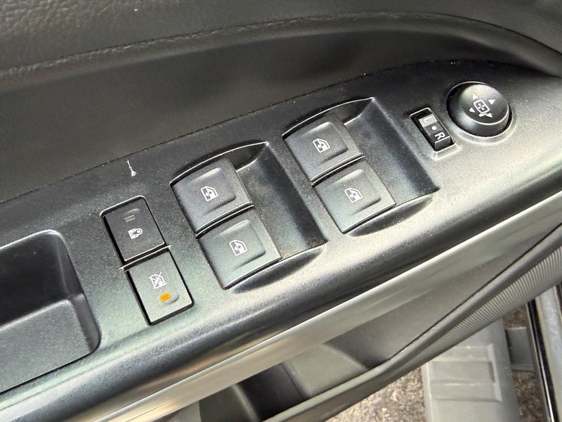 Chevrolet Colorado Vehicle Full-screen Gallery Image 14