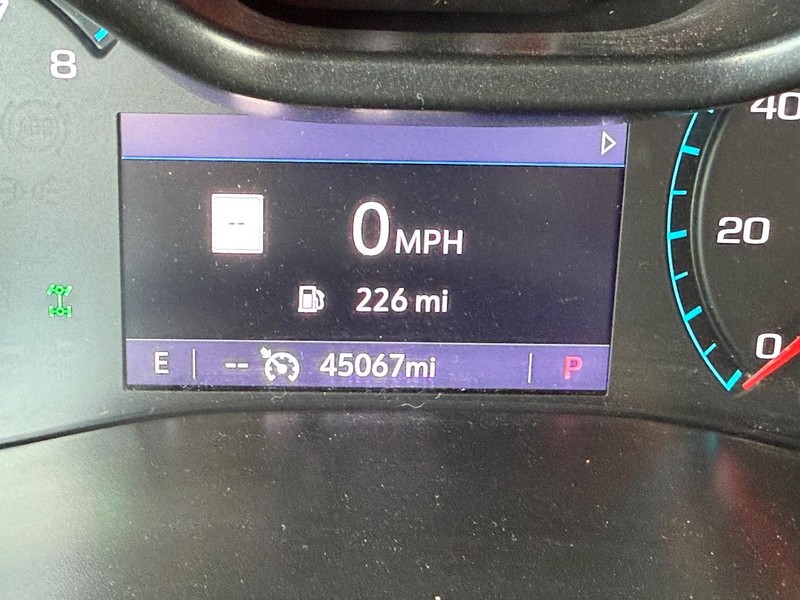 Chevrolet Colorado Vehicle Full-screen Gallery Image 19