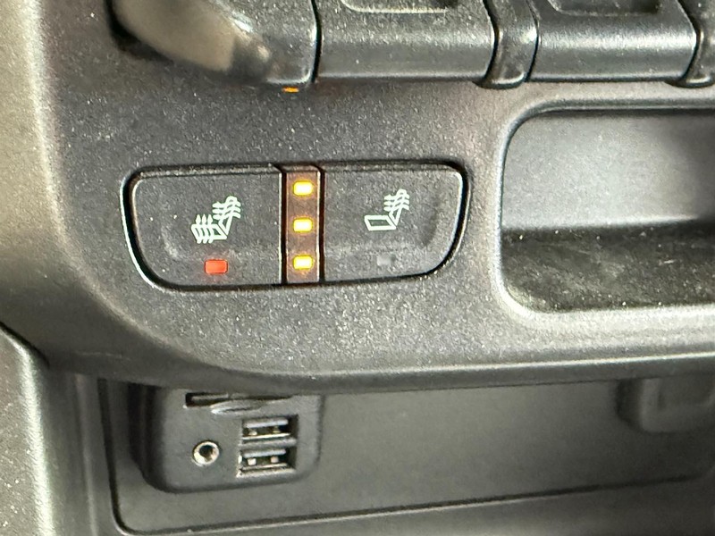 Chevrolet Colorado Vehicle Full-screen Gallery Image 21