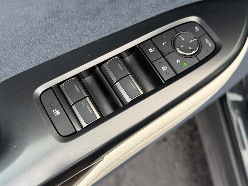 Lexus RZ Vehicle Image 15