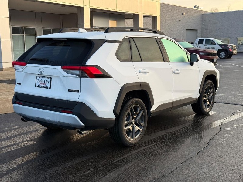 Toyota RAV4 Vehicle Image 3