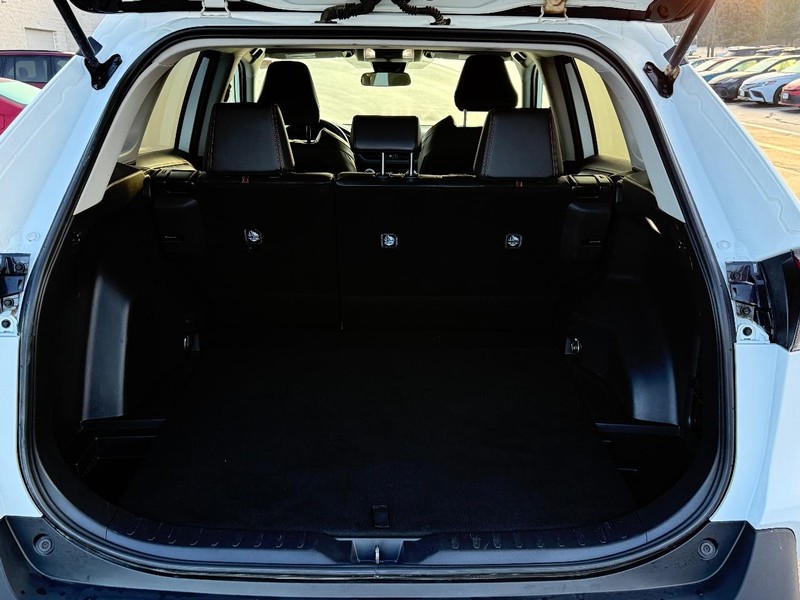 Toyota RAV4 Vehicle Image 4