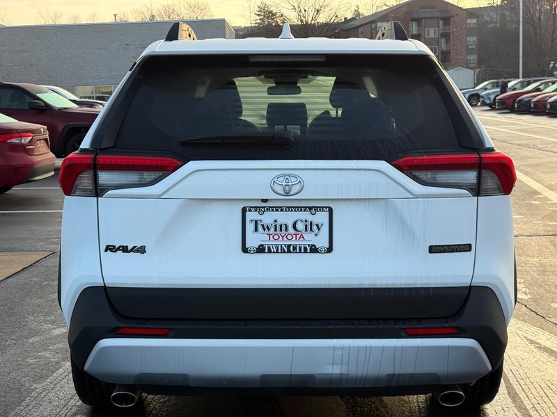 Toyota RAV4 Vehicle Image 5