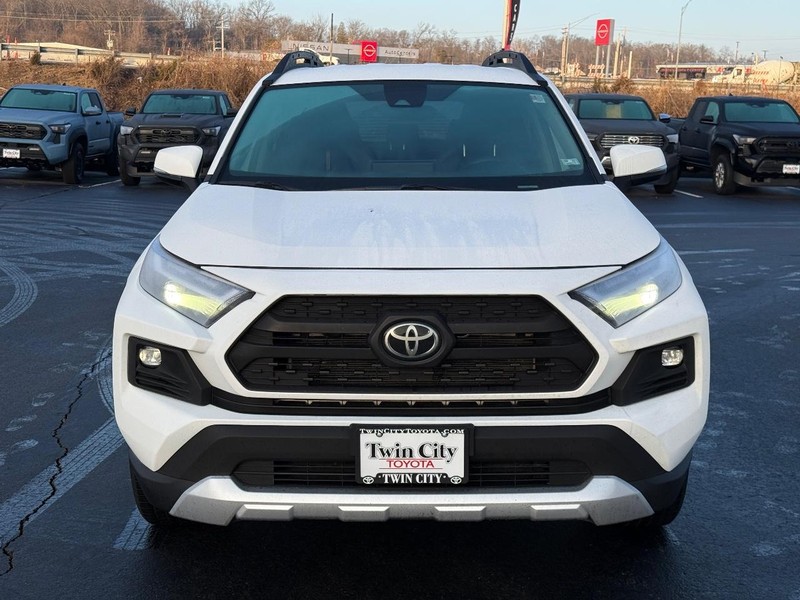 Toyota RAV4 Vehicle Image 9