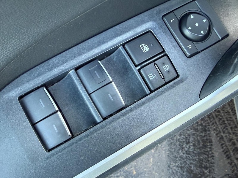 Toyota RAV4 Vehicle Image 14