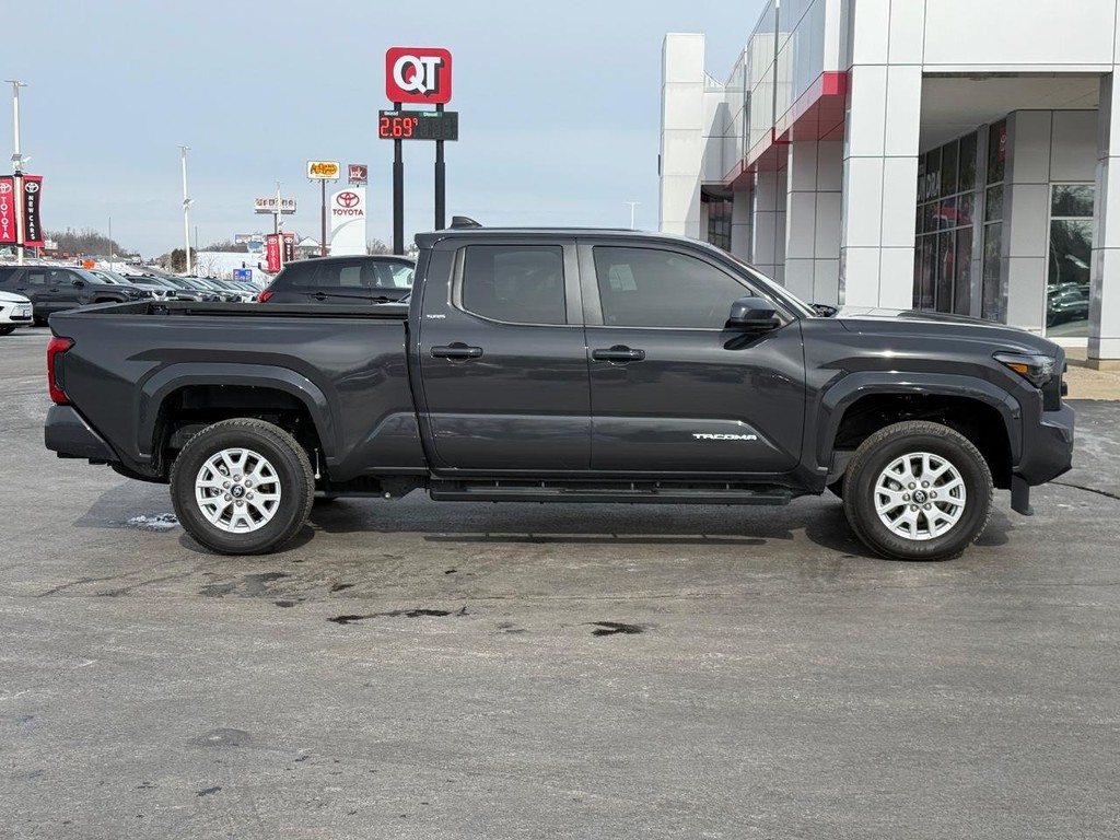 Toyota Tacoma 4WD Vehicle Image 2