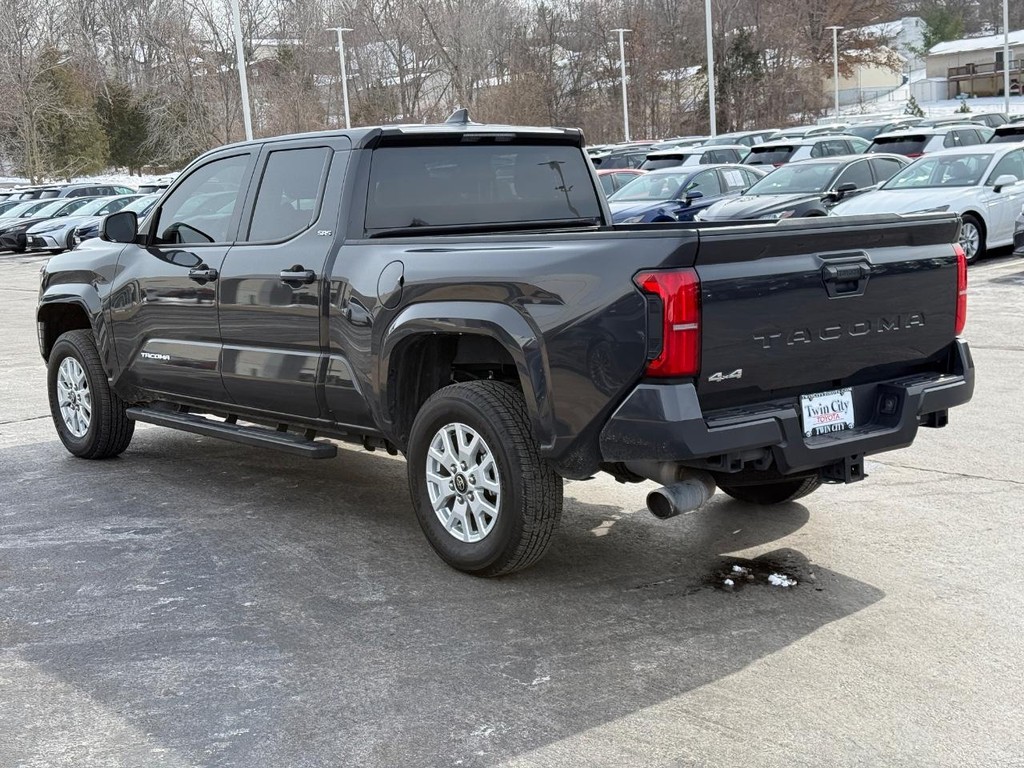 Toyota Tacoma 4WD Vehicle Image 6