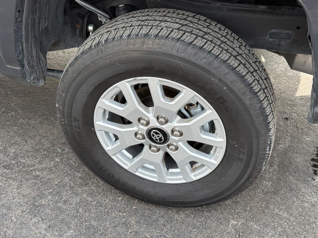 Toyota Tacoma 4WD Vehicle Image 7