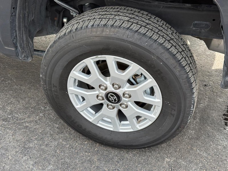 Toyota Tacoma 4WD Vehicle Image 7