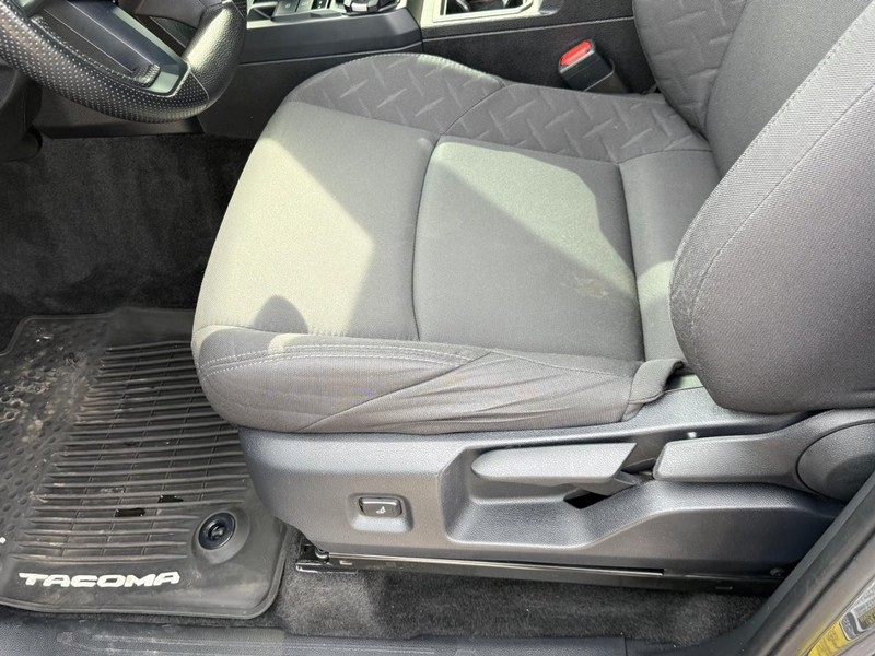 Toyota Tacoma 4WD Vehicle Image 16