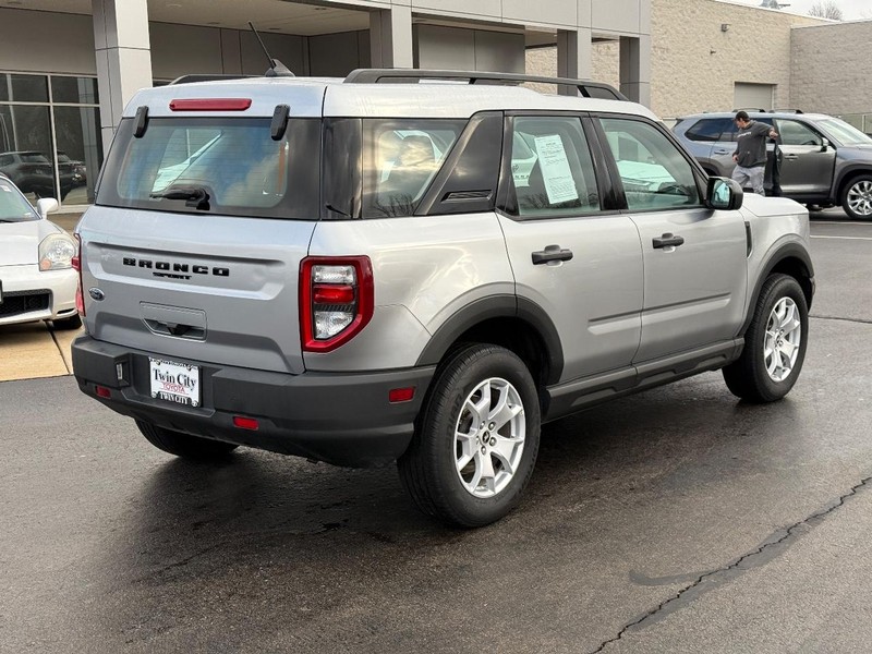 Ford Bronco Sport Vehicle Full-screen Gallery Image 03