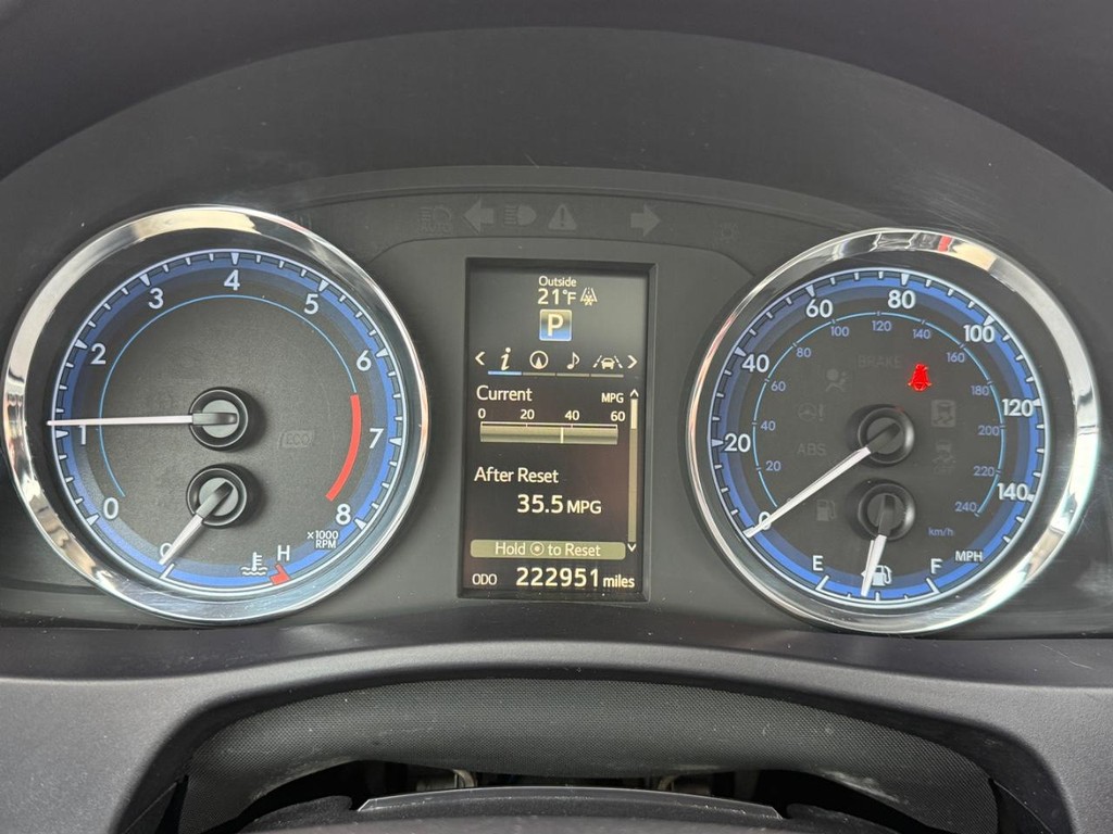 Toyota Corolla Vehicle Image 21