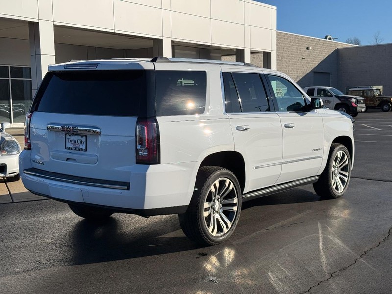 GMC Yukon Vehicle Image 3