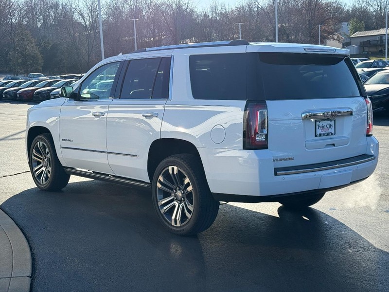 GMC Yukon Vehicle Image 6