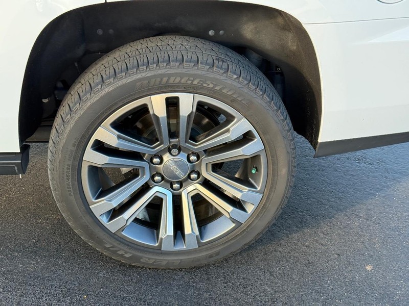 GMC Yukon Vehicle Image 7