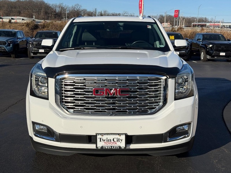 GMC Yukon Vehicle Image 9