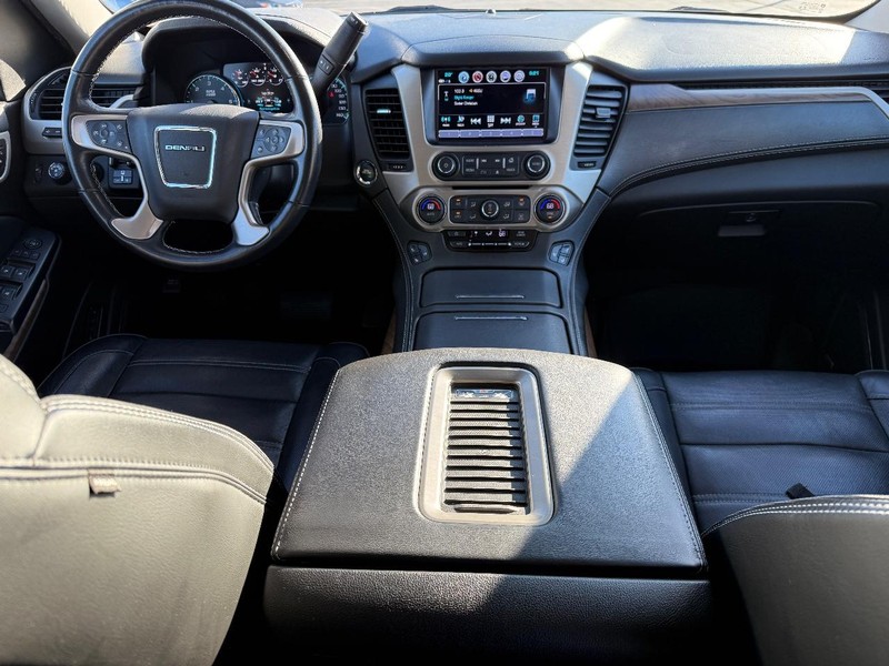 GMC Yukon Vehicle Image 12