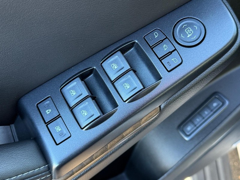 GMC Yukon Vehicle Image 15