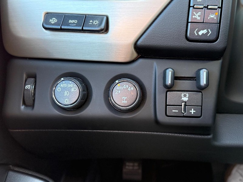 GMC Yukon Vehicle Image 18