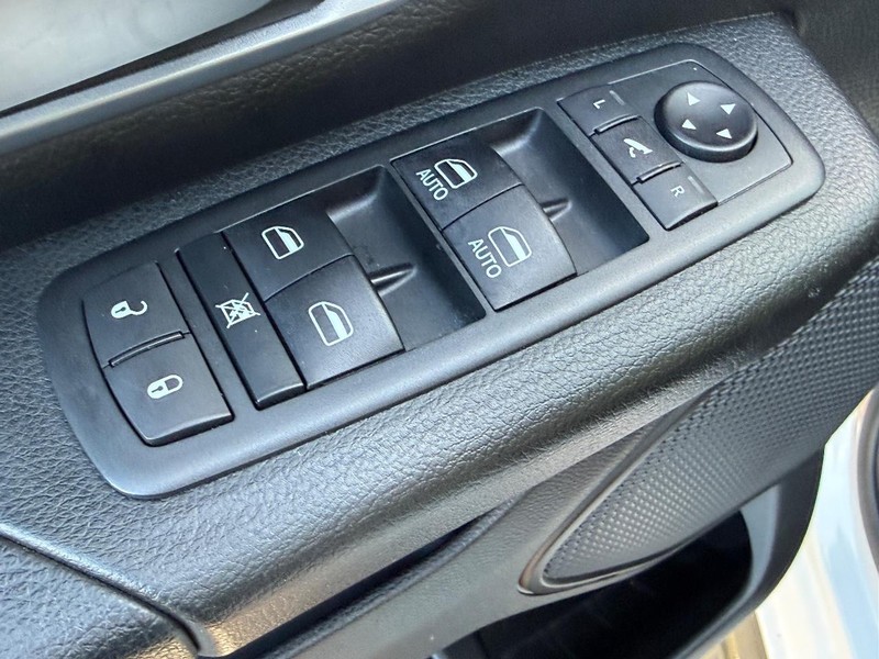 Ram 1500 Vehicle Image 16