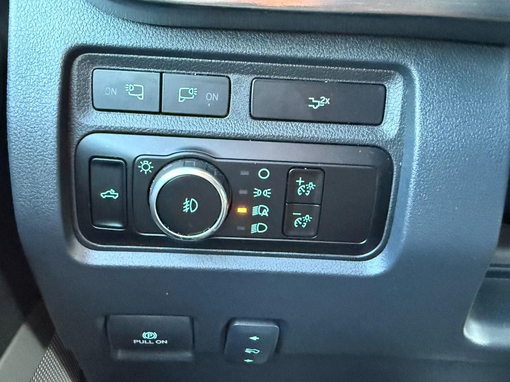 Ford Super Duty F-250 SRW Vehicle Image 17